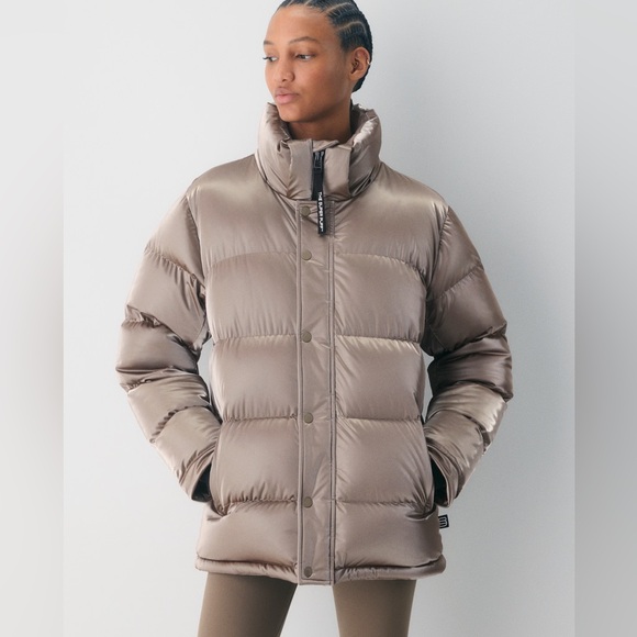 Aritzia Jackets & Blazers - Aritzia The Super Puff Liquid Shine